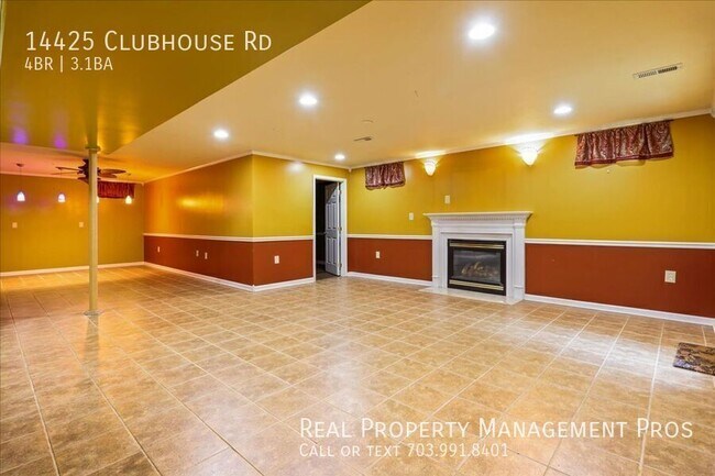 Building Photo - 14425 Clubhouse Rd
