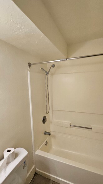 Building Photo - 429 S Backer Ave