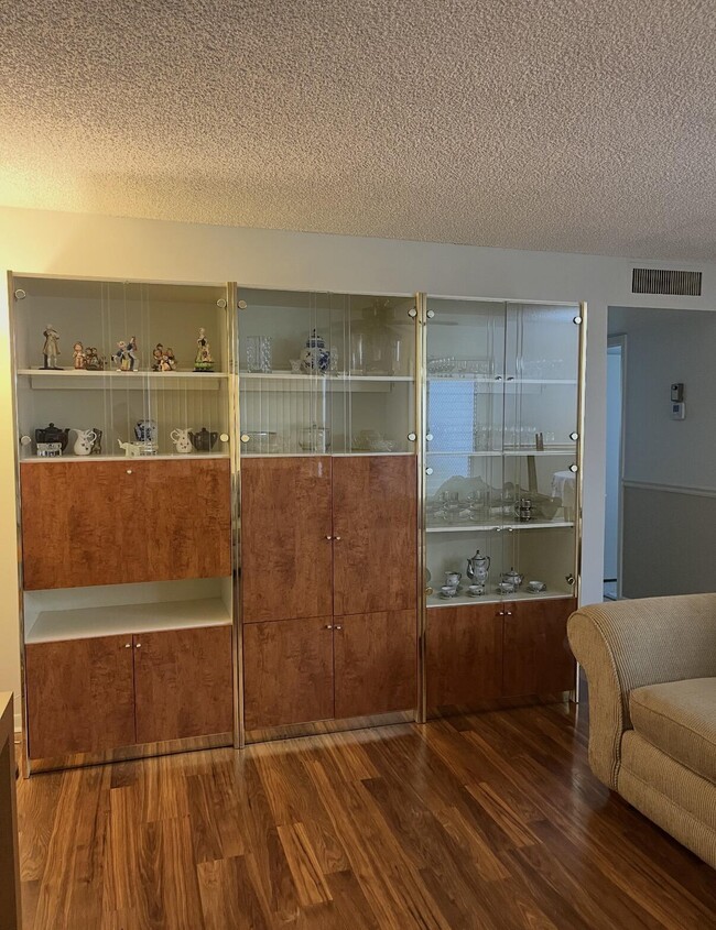 Building Photo - 434 Normandy Ln
