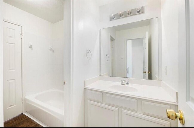 Building Photo - 17811 Scrub Oak Dr