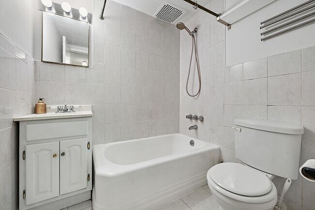 Full Bathroom - 219 Clinton Ave