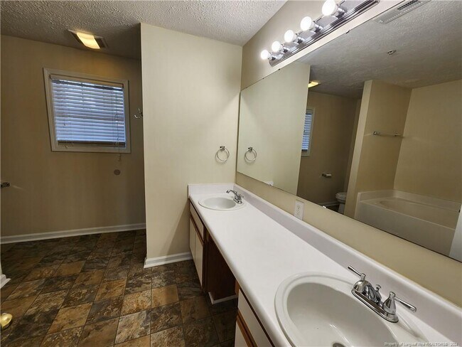 Building Photo - 264 Waterdown Dr