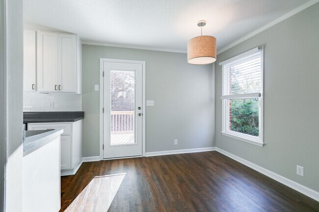 Building Photo - Beautiful Two Bedroom Columbia Duplex – Mi...