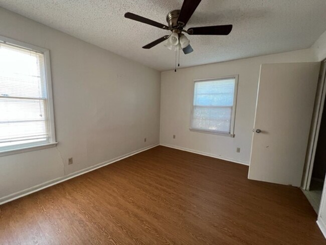 Building Photo - 1479 Beechwood Ln