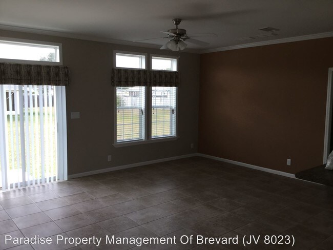 Building Photo - 102 Esterbrook Ave NE