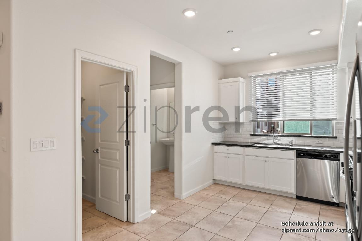 Building Photo - 25390 Parklane Dr