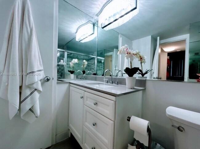 Building Photo - 2030 S Ocean Dr