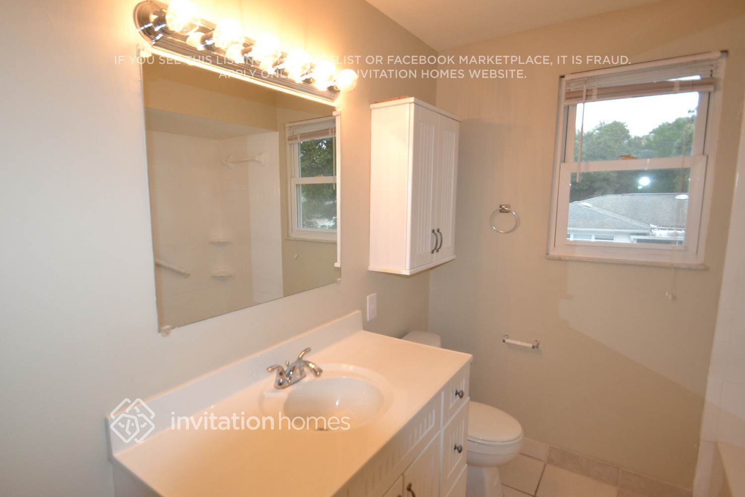 Building Photo - 1705 Village Ct