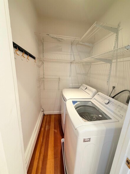 Building Photo - 172 Putnam Ave