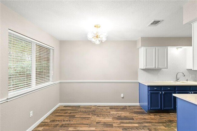 Building Photo - 9708 Moorberry St