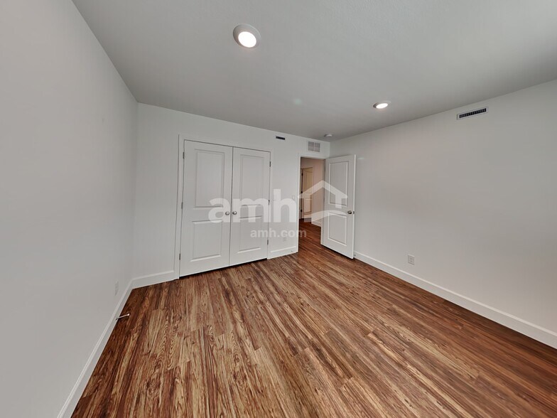 Building Photo - 9158 Ribbon Mdw Ct