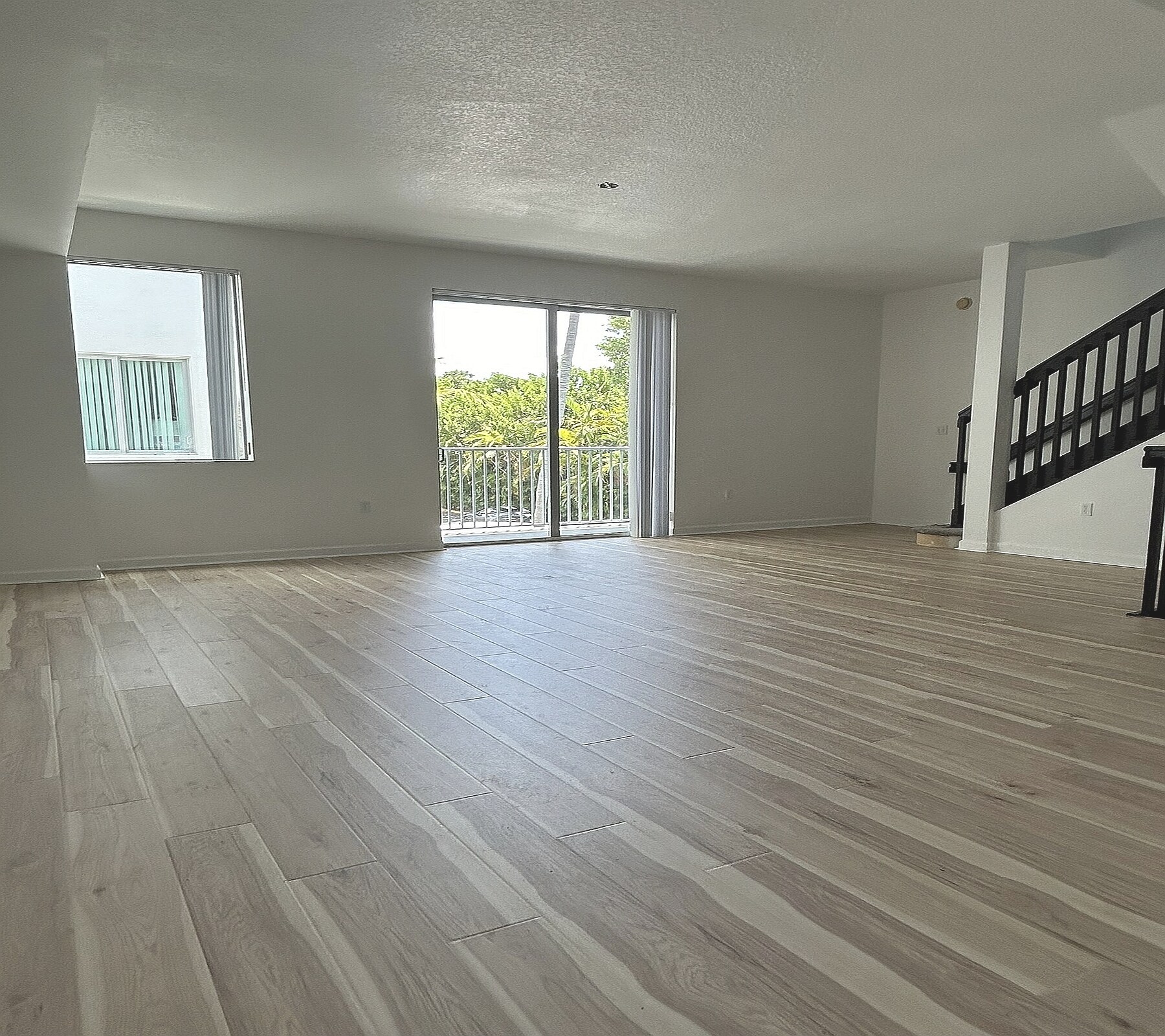 Building Photo - 2142 Van Buren St