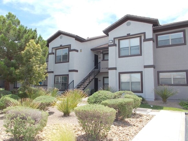 Building Photo - Bright Ground-Floor Condo in Gated Traverse Point with Pool & Spa Amenities