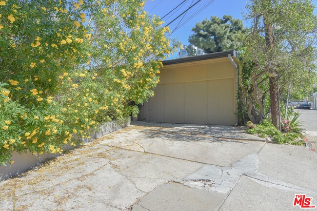 Building Photo - 8895 Appian Way