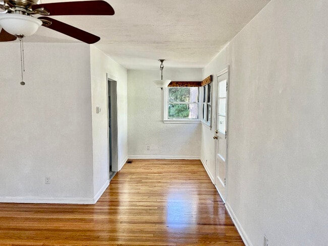 Building Photo - 604 N Kentucky Ave