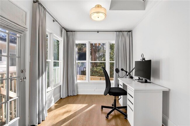 Building Photo - 2226 Melante Dr NE