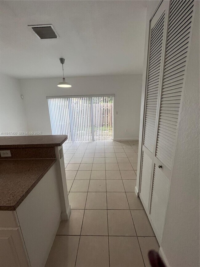 Building Photo - 3355 NE 13th Cir Dr