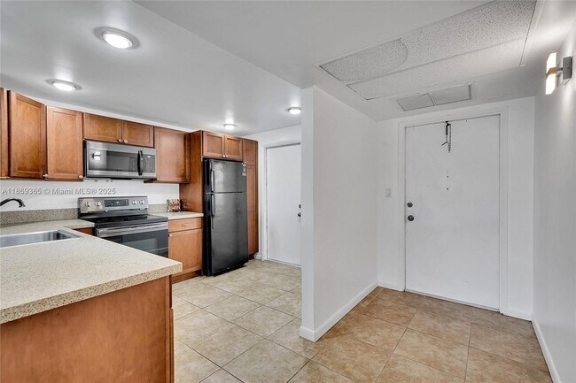 Building Photo - 2940 N Course Dr