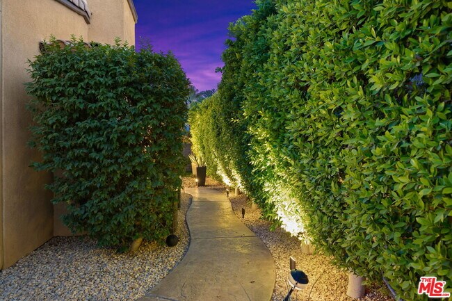 Building Photo - 61 Via Santo Tomas Dr