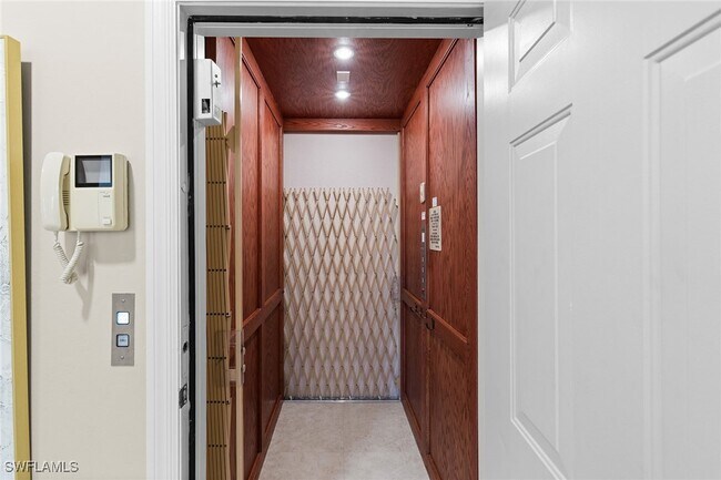 Building Photo - 2864 Tiburon Blvd E