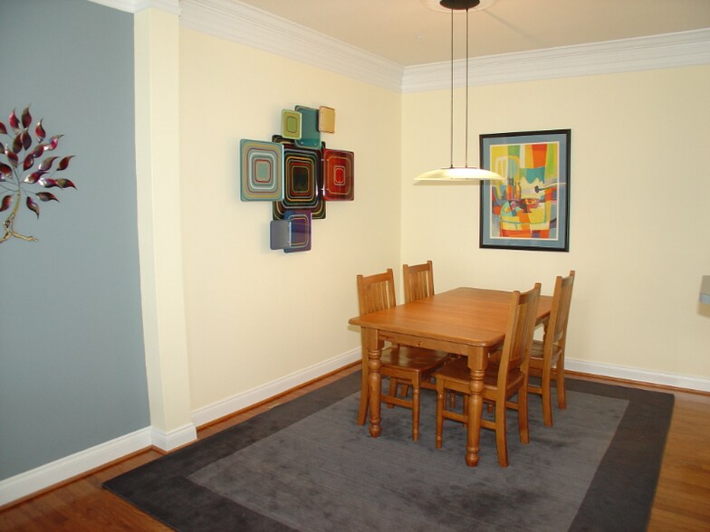 Building Photo - 5053 Donovan Dr