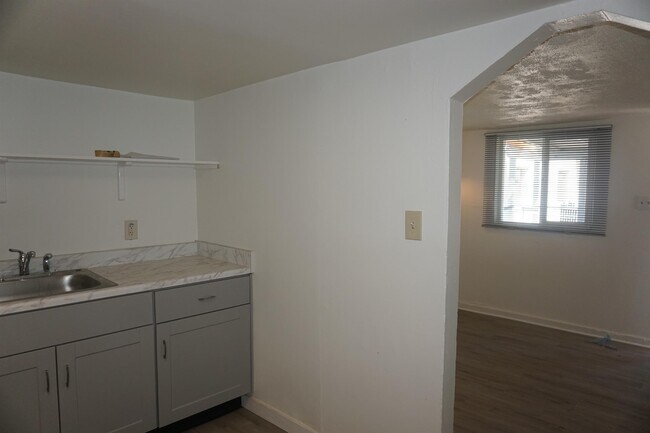 Building Photo - 4516 E Lester St