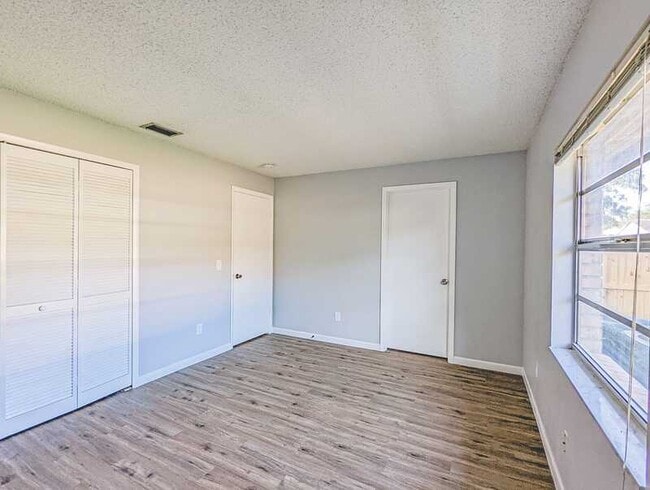 Building Photo - 3202 Bloomingdale Villas Ct