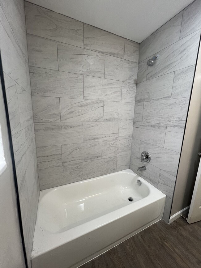 Building Photo - 9745 Long Point Rd