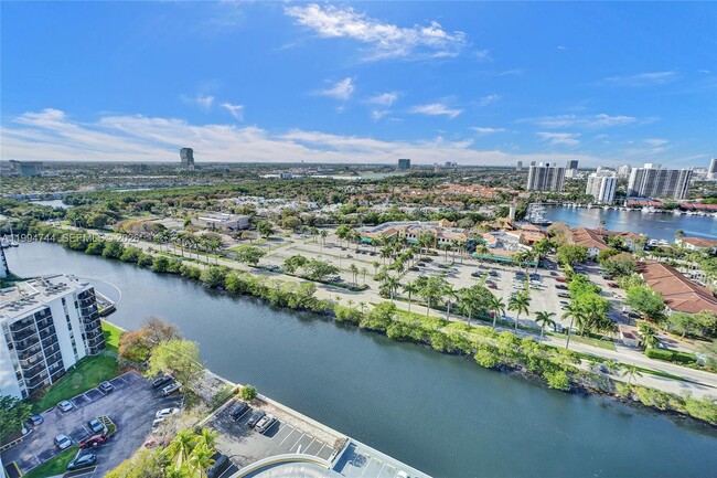 Building Photo - 3625 N Country Club Dr