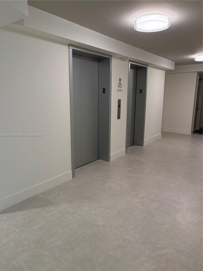 Building Photo - 525 N Ocean Blvd