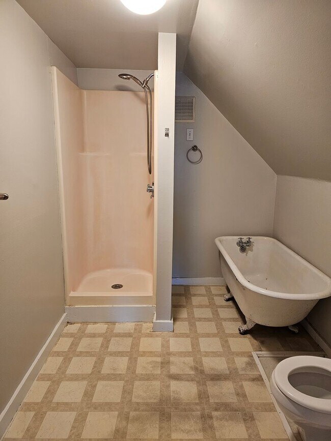 Building Photo - 260 Laurel St