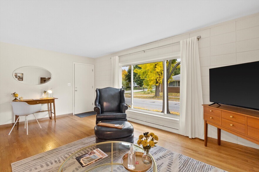 Building Photo - 426 E Ohio Ave