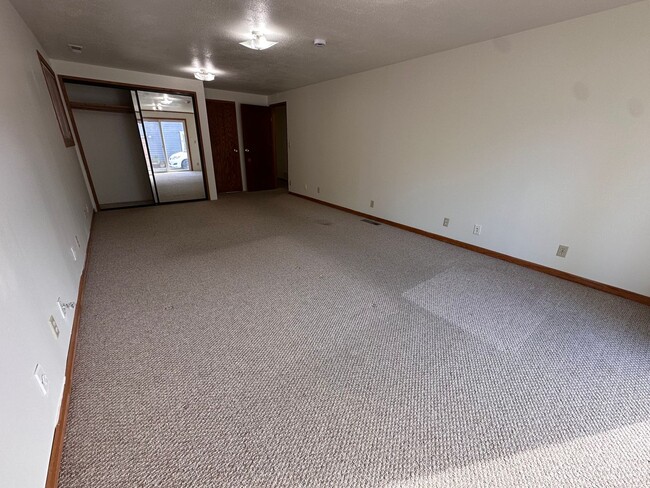 Building Photo - SeaTac rambler ready for its next residents!