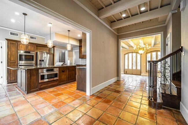 Building Photo - 14 Woodstone St