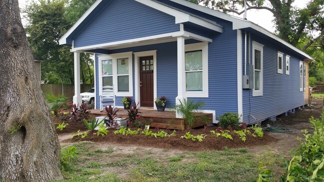 Building Photo - 4401 Elysian St