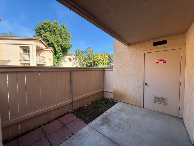 Building Photo - Downstairs Corner Condo in the Gated Community of Las Palmas