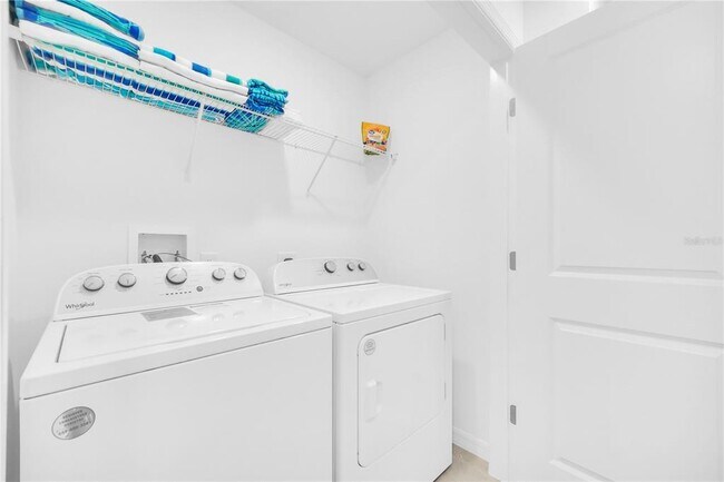 Building Photo - 657 Longboat Dr