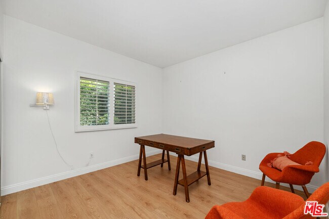Building Photo - 622 Palisades Dr