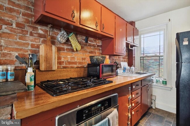 Building Photo - 3215 Hamilton St