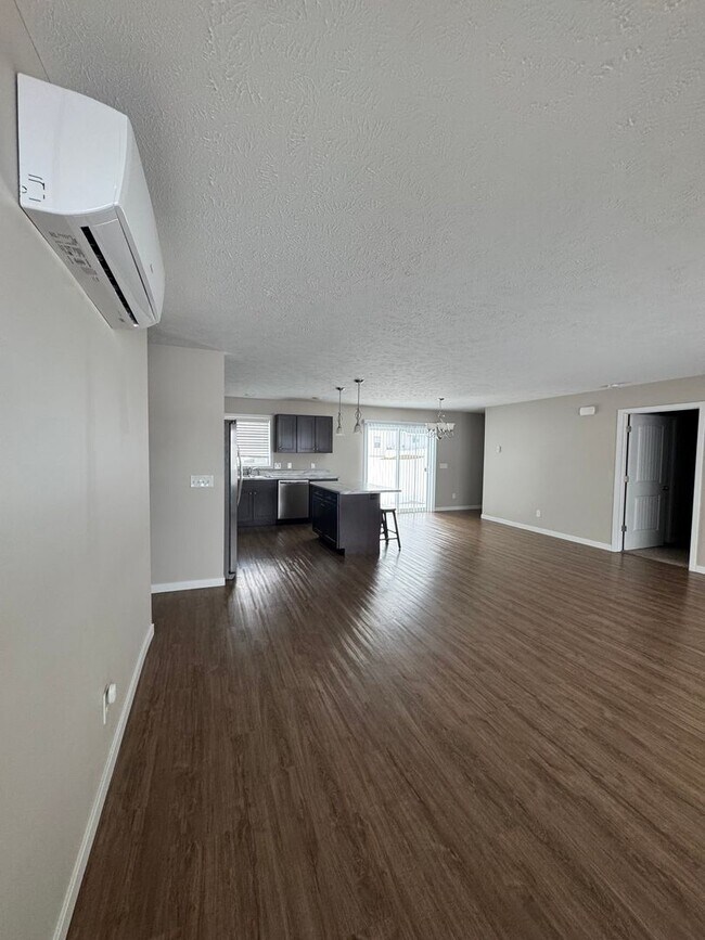 Building Photo - Stylish Ranch Home with Open Floor Plan in...