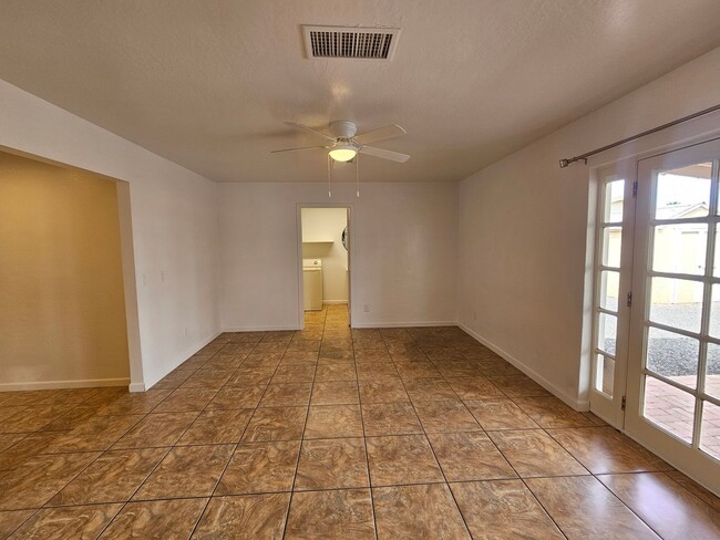 Building Photo - Scottsdale - 5 bedroom, 3 bath - Remodeled...