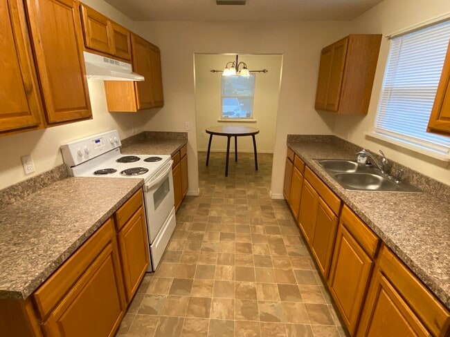 Building Photo - 154 Hurst St