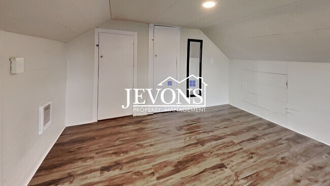 Building Photo - 723 S Sprague Ave