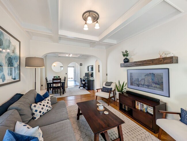 Building Photo - Elegant 3-Bedroom Home with Exceptional Craftsmanship in West Seattle