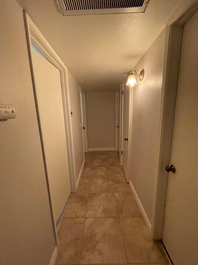 Building Photo - Spacious home in Tulare coming soon!