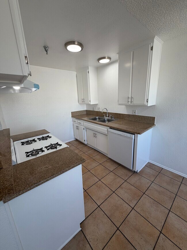 Building Photo - 4840 W 118th St