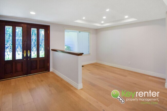 Building Photo - Beautiful 4 Bed / 3 Bath Bollinger Hills Home with Gorgeous Remodeled Kitchen!