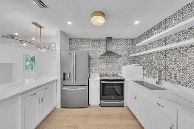 Building Photo - 314 W Frances Ave