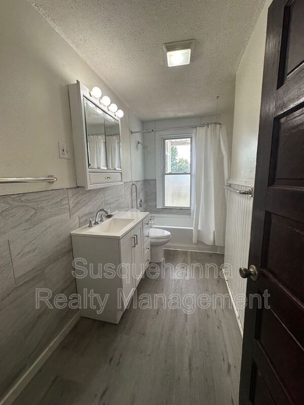Building Photo - 2803 Canby St