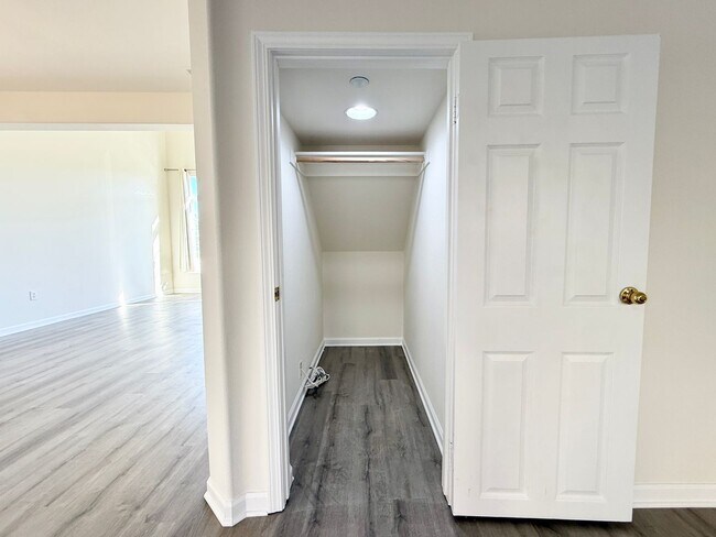 Building Photo - Renovated Coastal Home with NEW Kitchen and a Spacious Layout